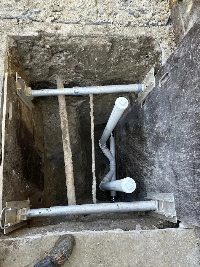 Experienced plumber completing Drain Cleaning work in Palm Springs North